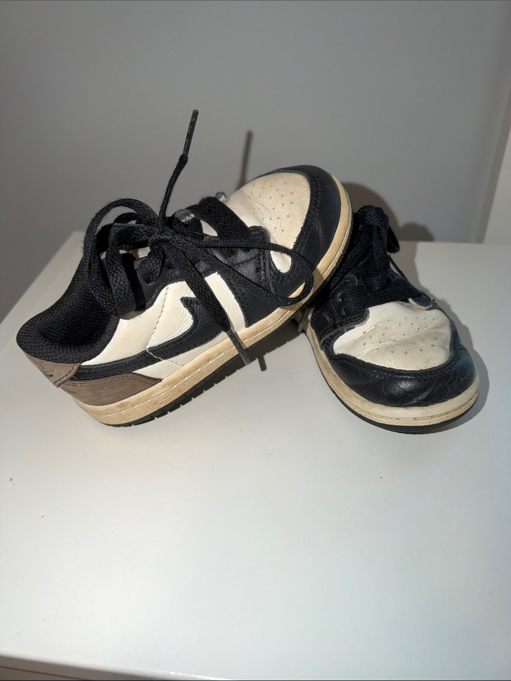 Nike Kids Black and Cream Low-Top Sneakers